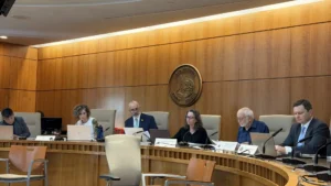مجلس نيو مكسيكو يعتمد جميع خطط الصحة السلوكية الـ13 ويوافق على آخر خطتين بمليارات صغيرة