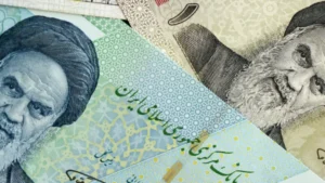 أوراق نقدية من الريال الإيراني في خبر اقتصاد إيران تحت الحصار الأمريكي