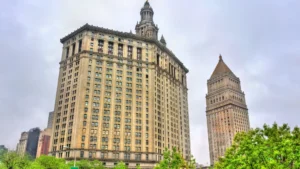 فصل موريان كومي غير قانوني: قاضٍ فيدرالي يعيد ابنة مدير FBI السابق إلى منصبها
